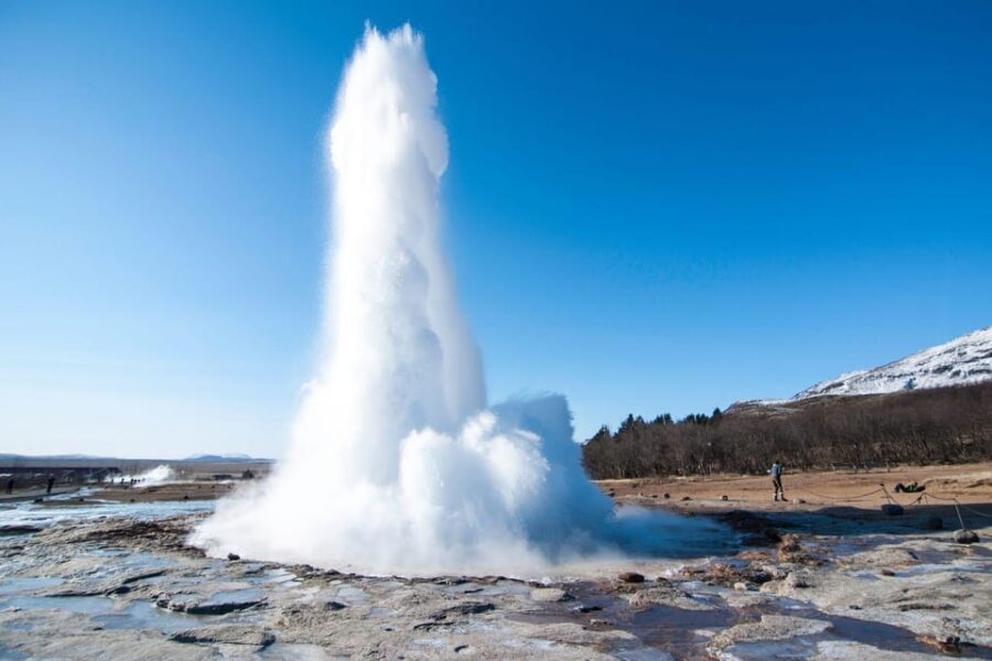 From Reykjavik: Golden Circle and Snowmobiling Tour - Getting There: Minibus Comfort, Pickup Timing, and Super Jeep Reality