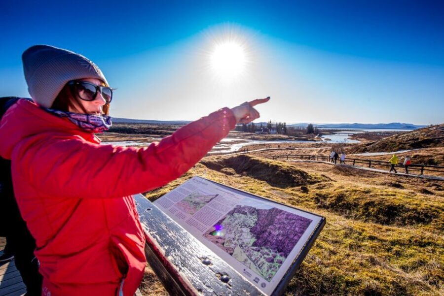 Golden circle, hot spring bakery, tomato farm private tour - Þingvellir National Park: tectonic plates and Iceland’s turning points