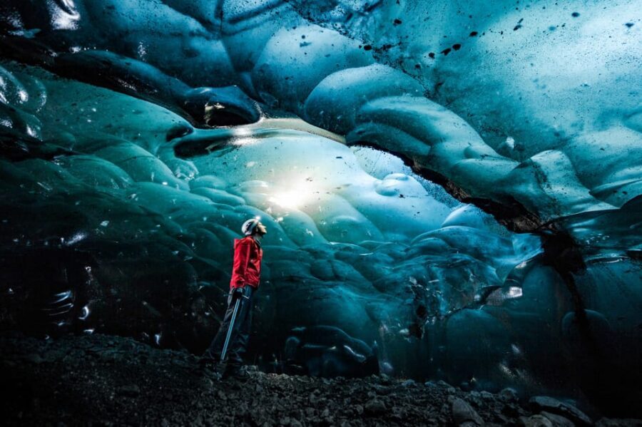 Iceland 3-Day Tour Golden Circle, Glacier Lagoon, & Ice Cave - South Coast Day Two: Reynisfjara black sand, Vik viewpoints, and Jokulsárlón icebergs