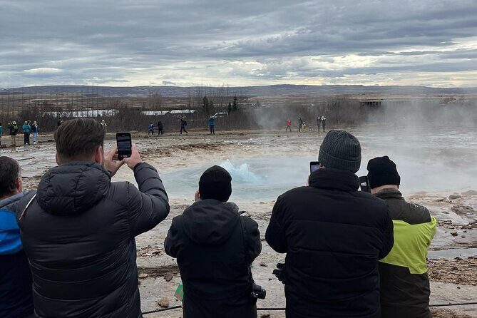 Private Guided Tour Golden Circle & Friðheimar Greenhouse Iceland - Þingvellir National Park: tectonic plates you can spot as they move