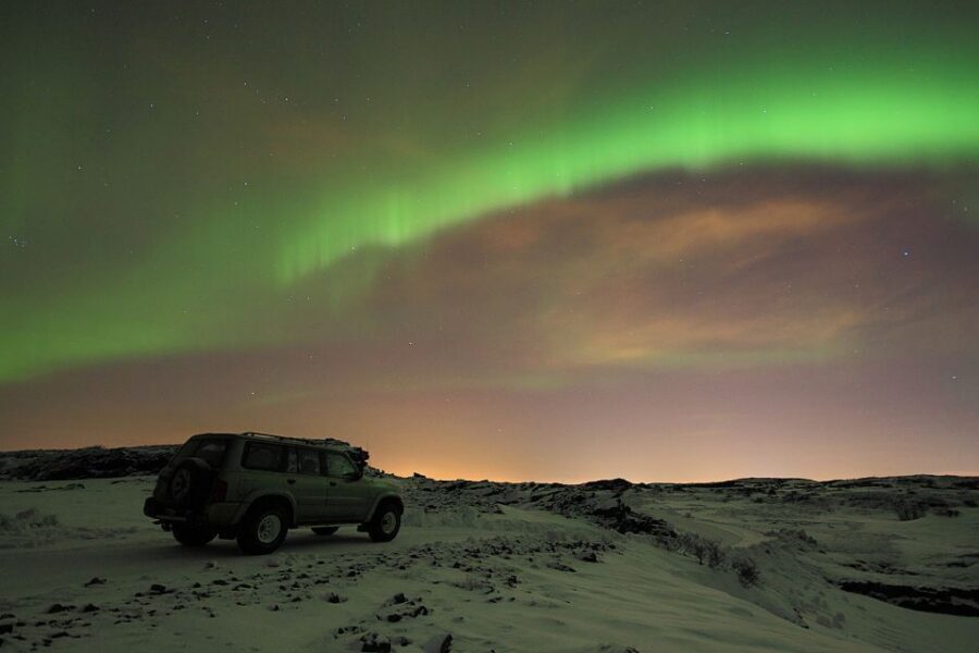 Reykjavik: Golden Circle & Northern Lights 4x4 Tour - Þingvellir National Park: UNESCO rifts, green edges, and black ground